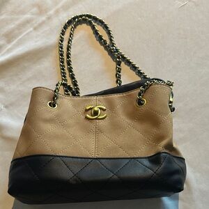 Beautiful shoulder/ top handle bag. New!